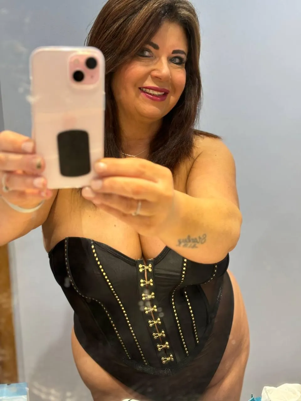 Do you like Gilf or Milfs😉