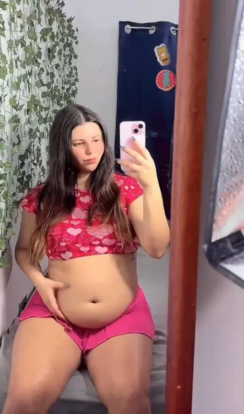 Finger my belly and I will squirt