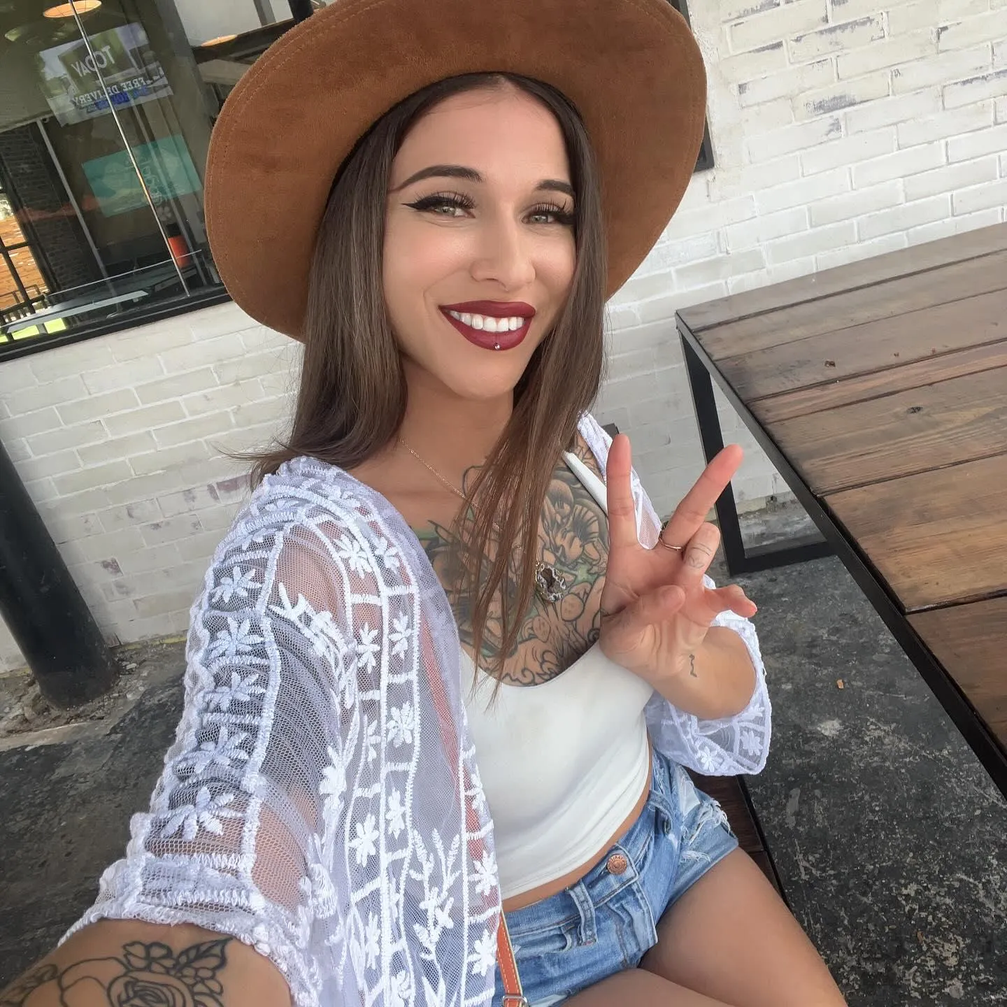 Hey there, do you think I look good in this?