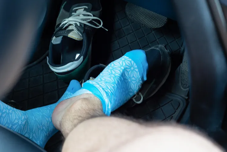 Hours of wear, soaked in warmth… who’s ready to take in the full experience? 😏🧦