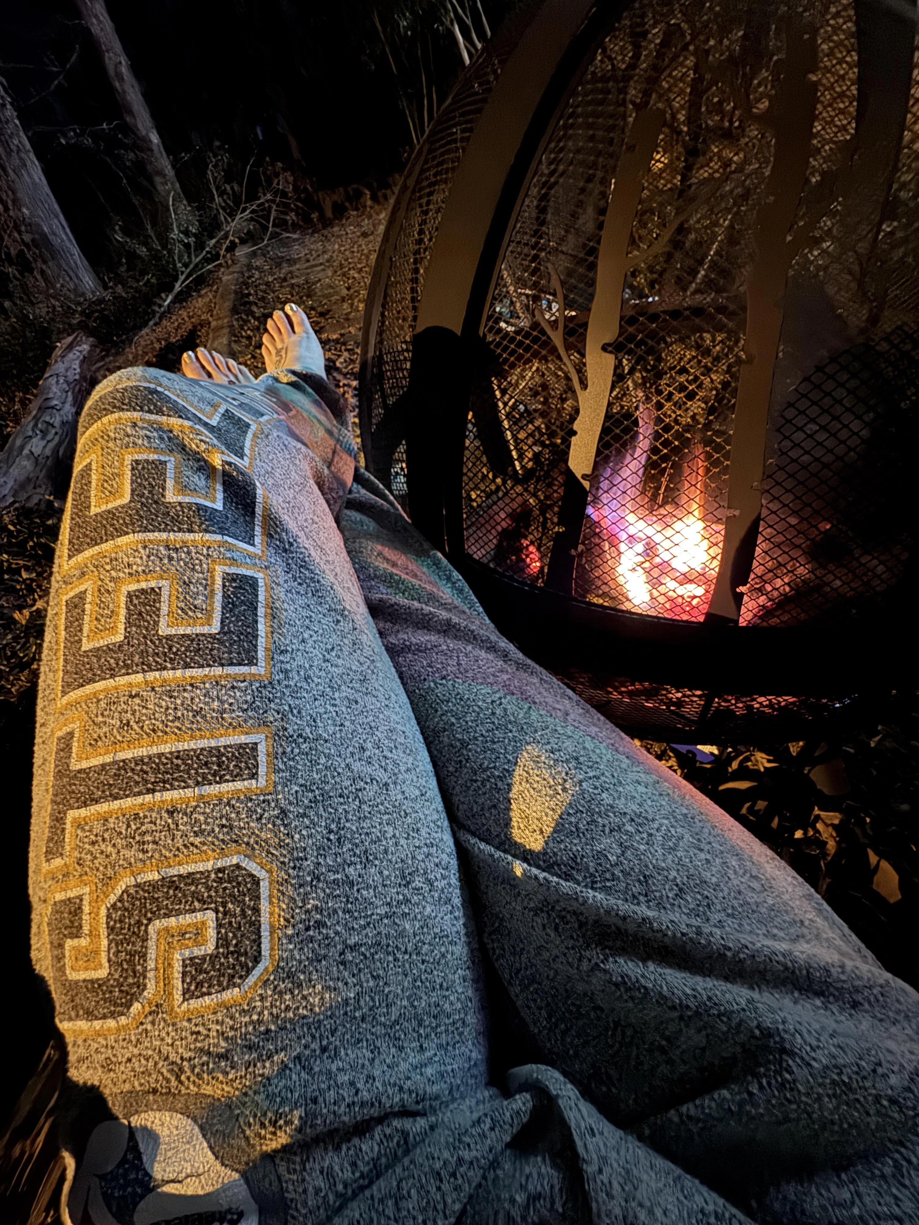 I want to sit in a hot cop’s lap and share s’more’s. 🔥 I want to sit in a hot cop’s lap and share s’more’s. 🔥