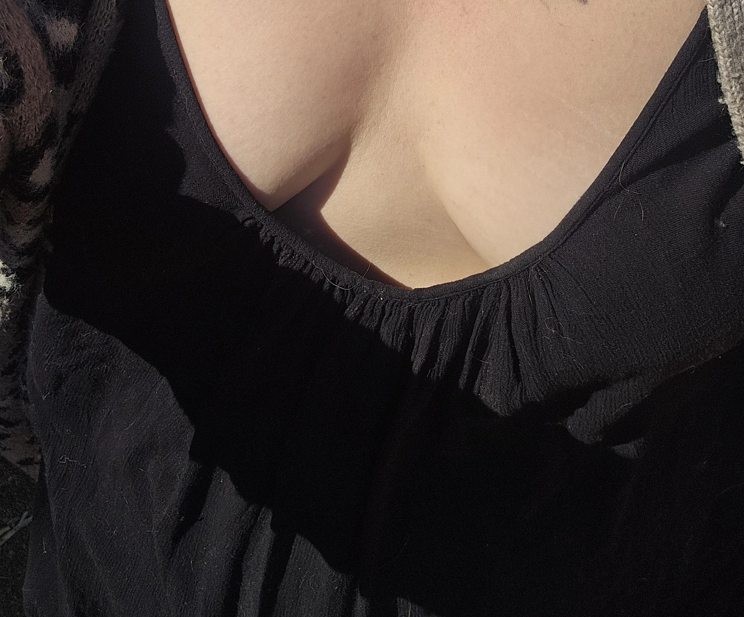 Just made myself so wet taking titty pics of myself in my backyard fucking horny