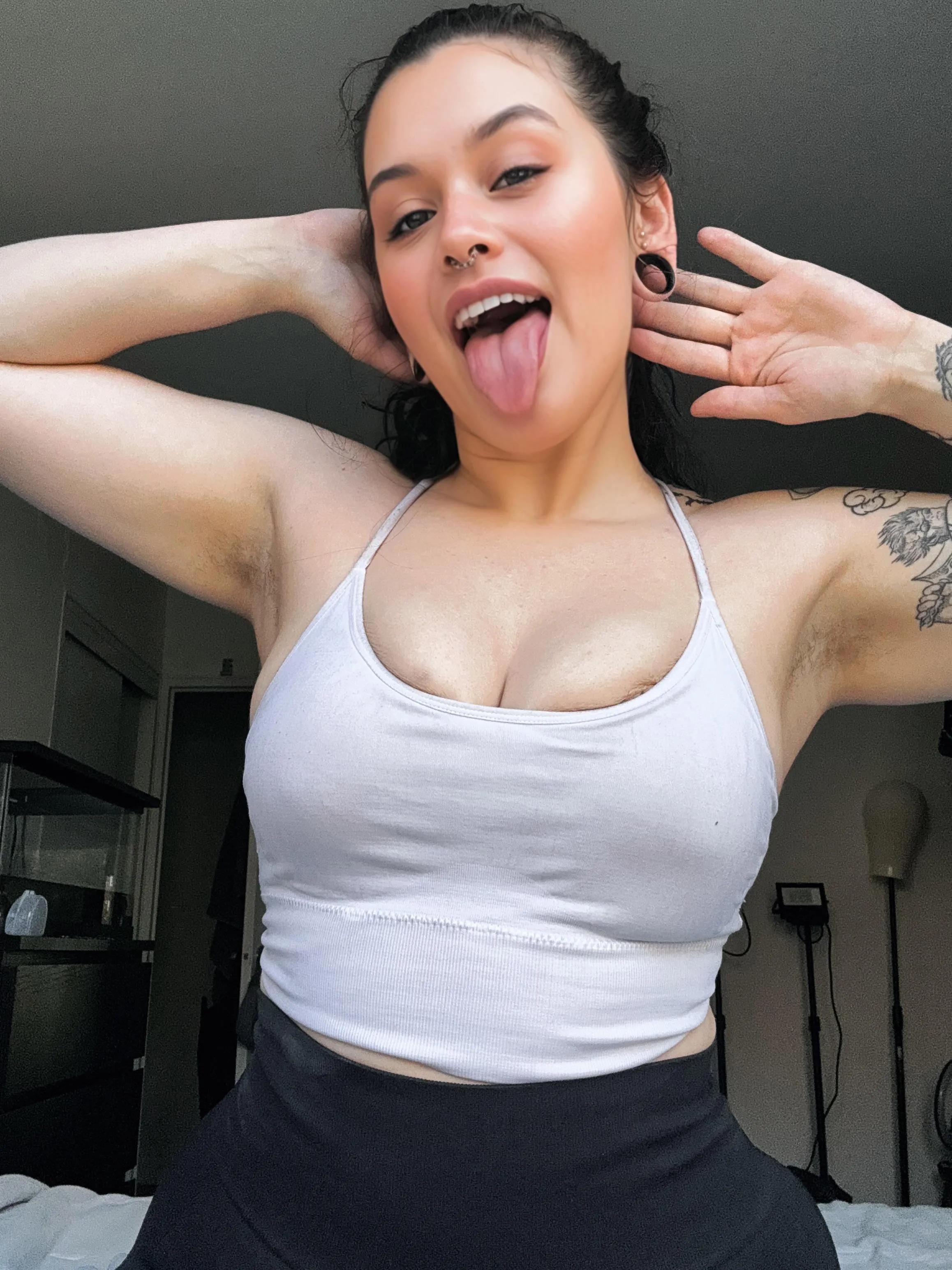 Let me clean your cock, daddy 😈