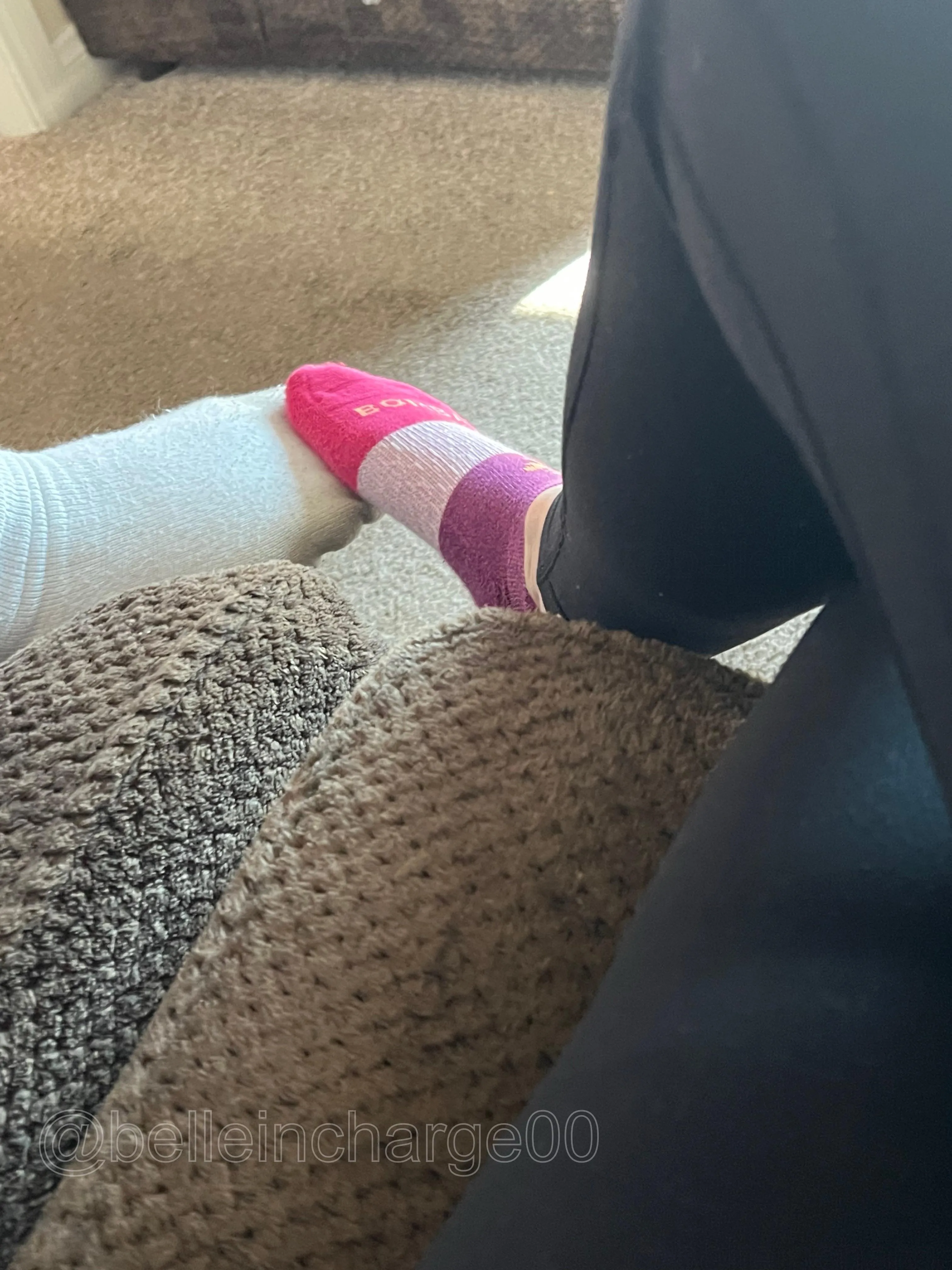 My boyfriend spoils me with love and cash, my wallets spoil me with tributes  both know their place. Tribute if you wanna prove you belong.🤭👑