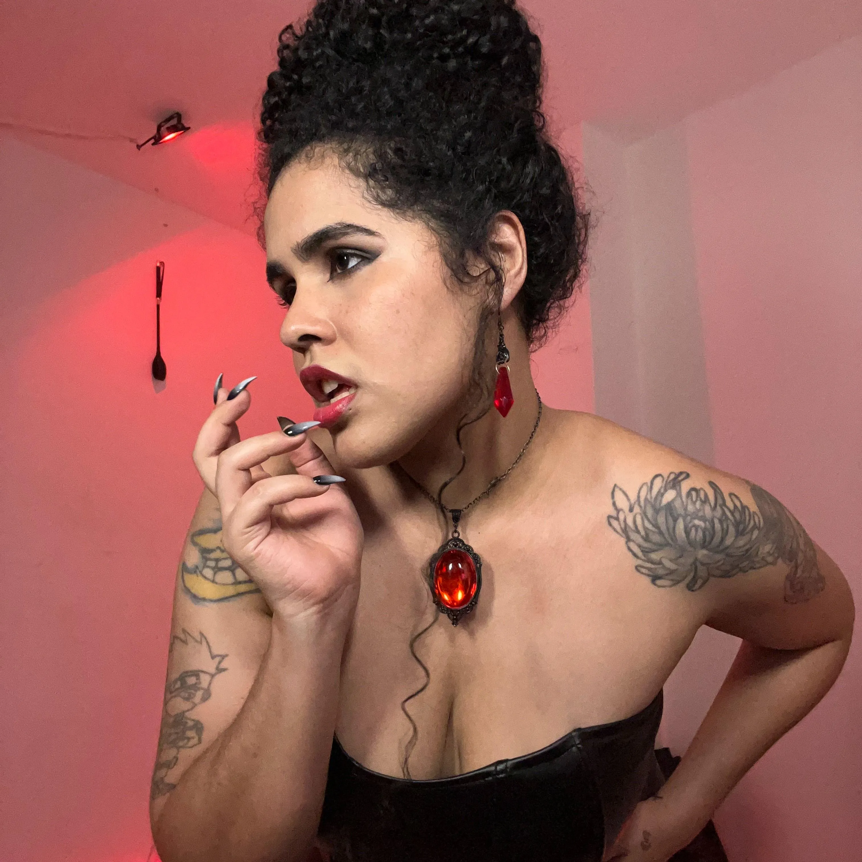 My long nails and dominant personality make me irresistible