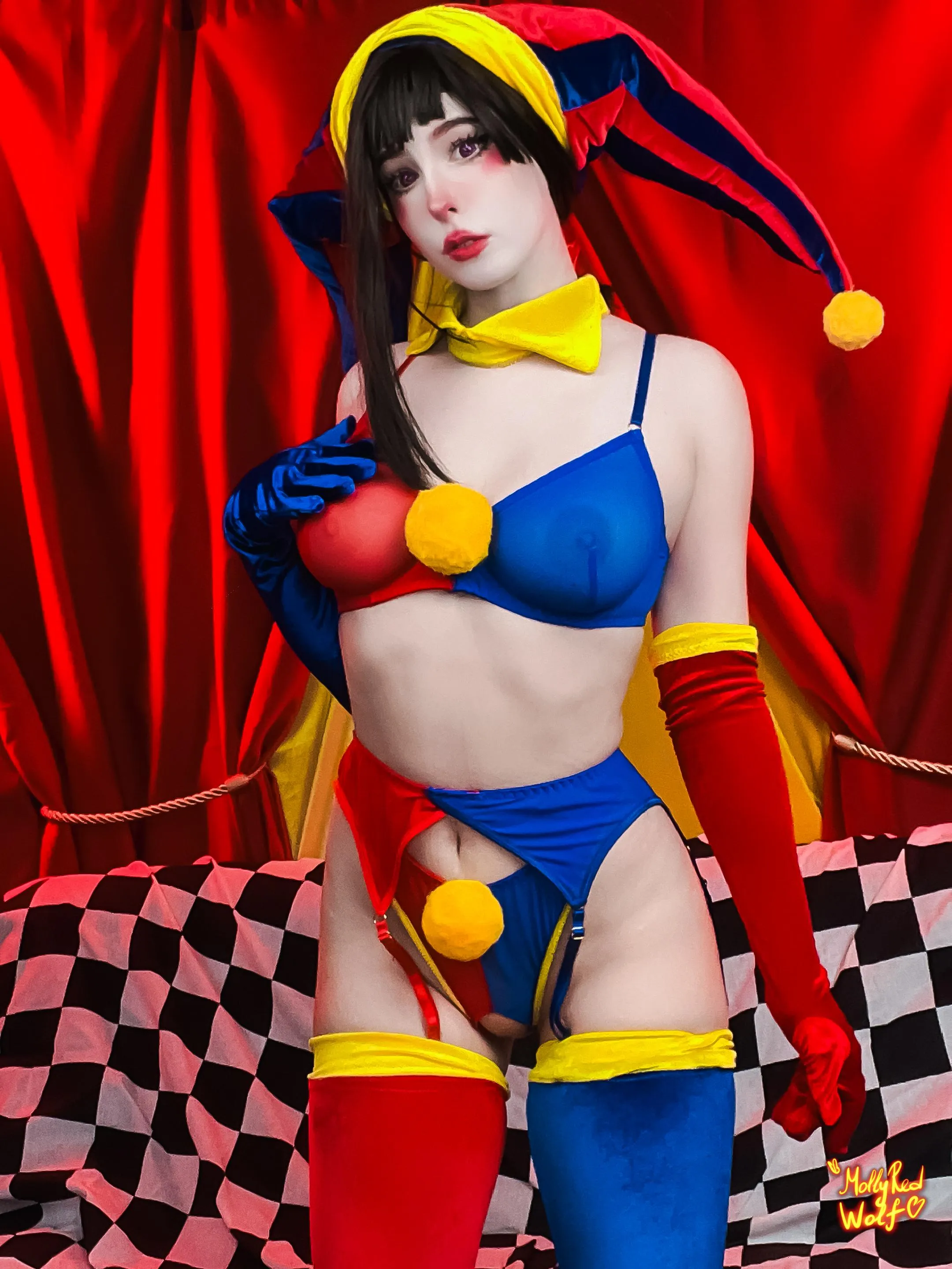 Pomni cosplay from The Amazing Digital Circus