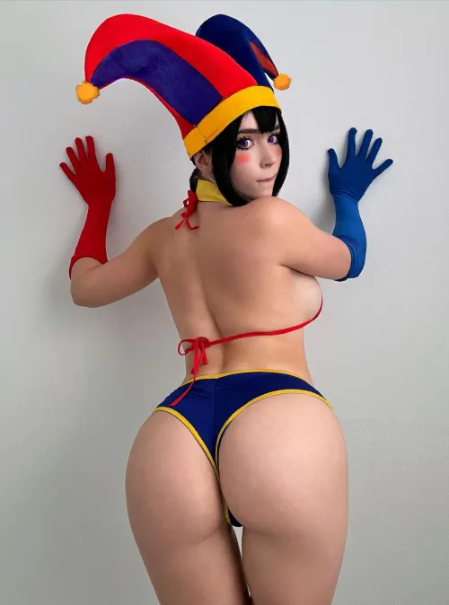Pomni cosplay from The Amazing Digital Circus