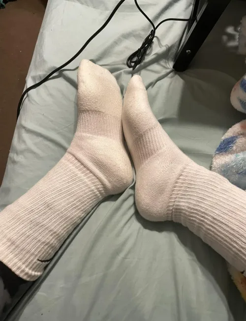 [Selling] 3 Days wearing these Nike socks just for you to enjoy. Sniff 🧦