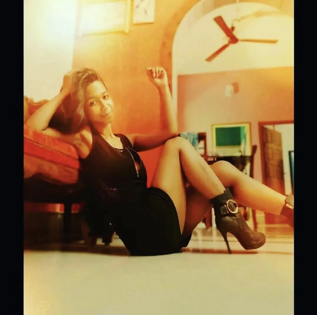 Sexting with live nuds with face available paid