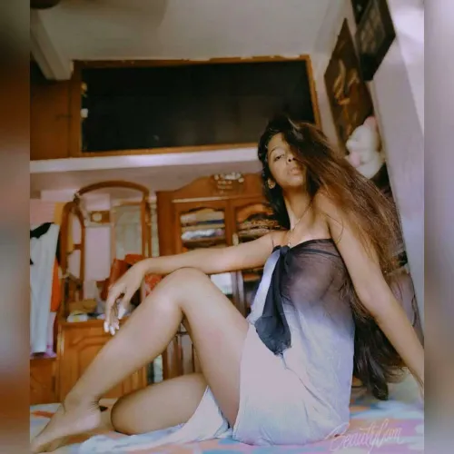 Sexting with live nuds with face available paid