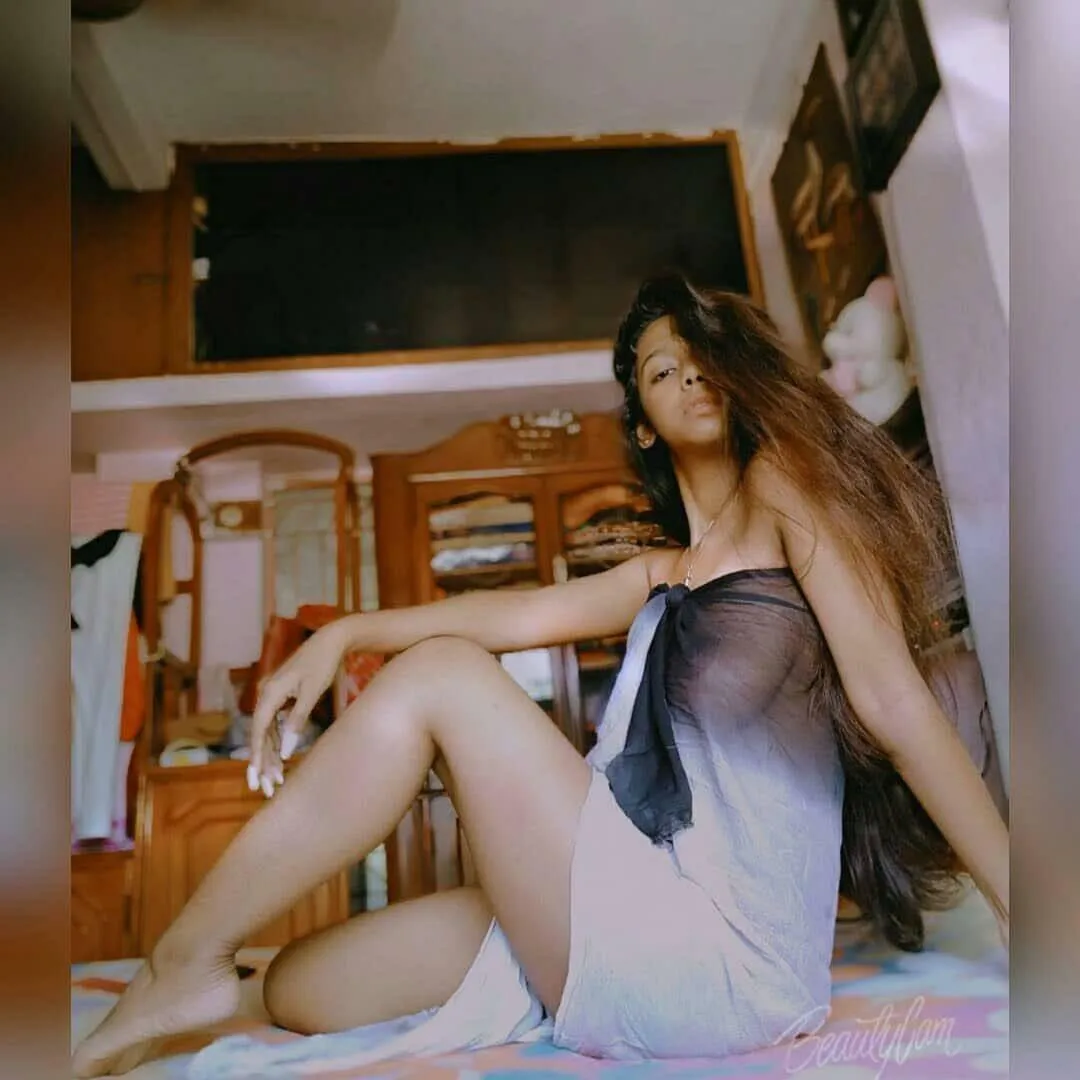 Sexting with live nuds with face available paid