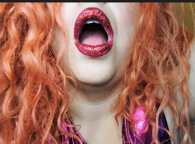 Shiny lips so that my kisses never fade away