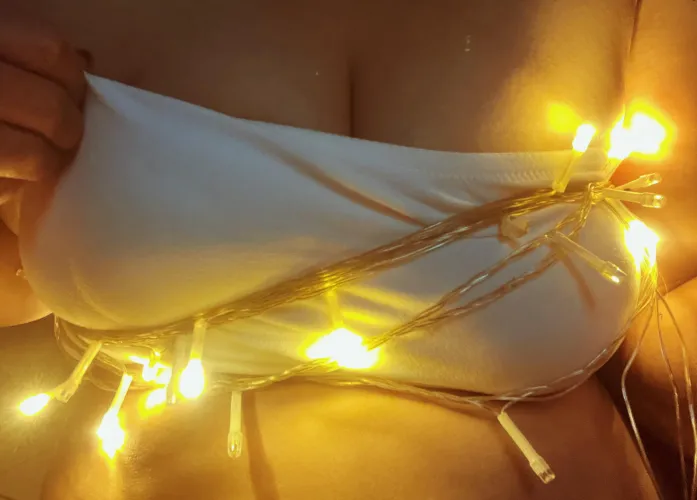 Should I let it slip out? (f) 🫢