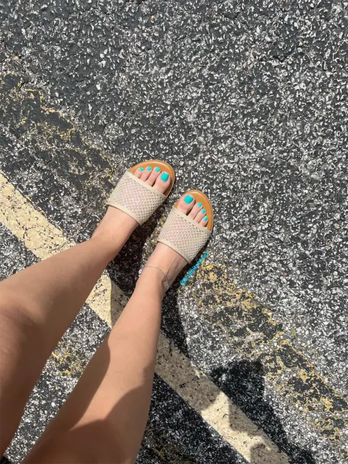 Starting March off with this pretty color 🩵