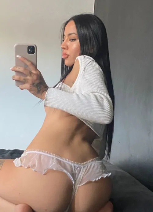 Taking some sexy shots, wanna help me capture the perfect one?