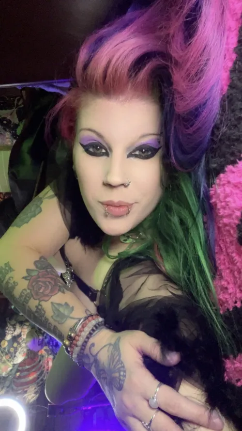 What’s your favorite thing to do in bed? I know mine. 🥴😈 33[F]