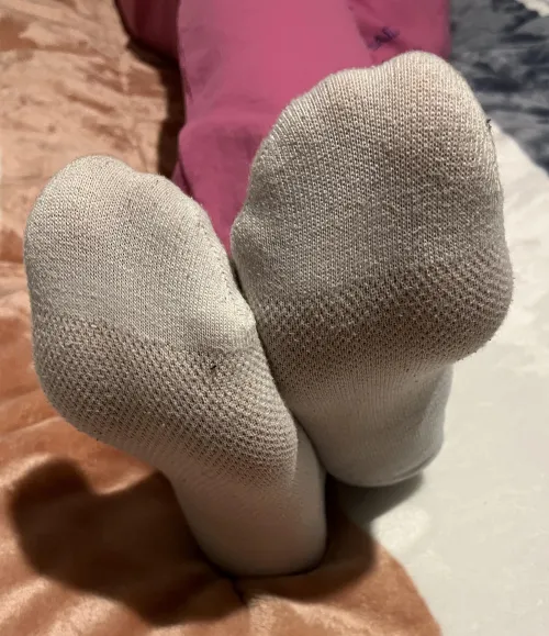 DM if you want to jerk to some socks. I got plenty of pics!