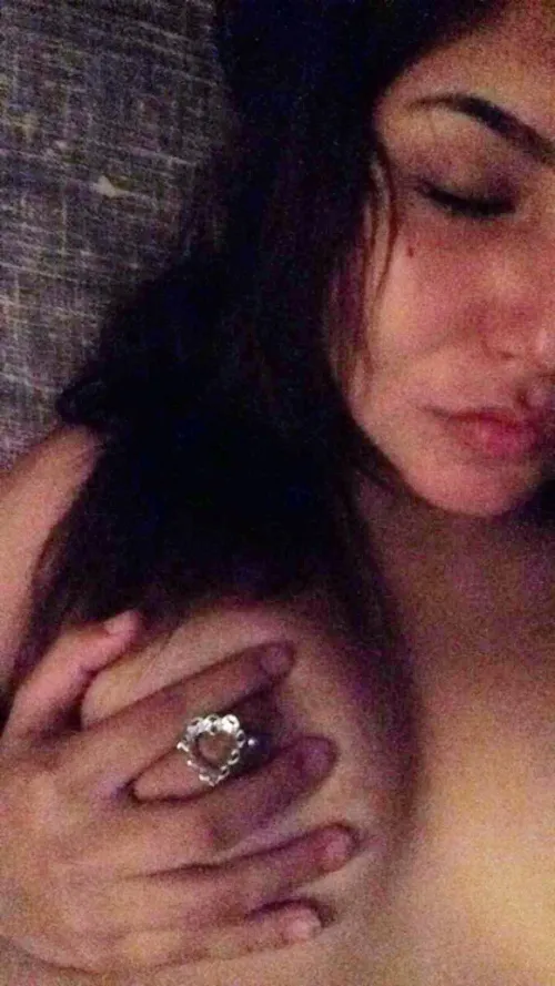 Good afternoon 🖤 DMs welcome 🌹