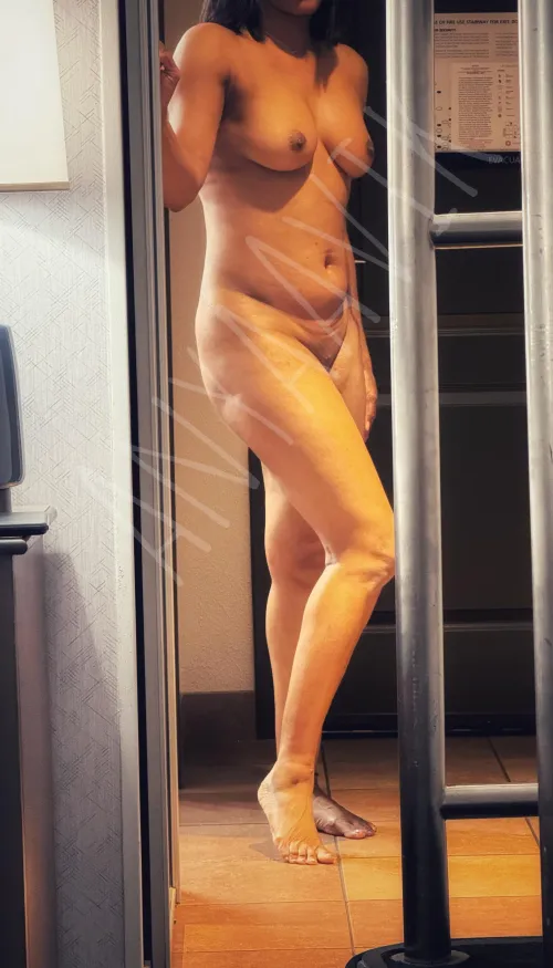 Hotel room ~> let’s get naked ! [F]