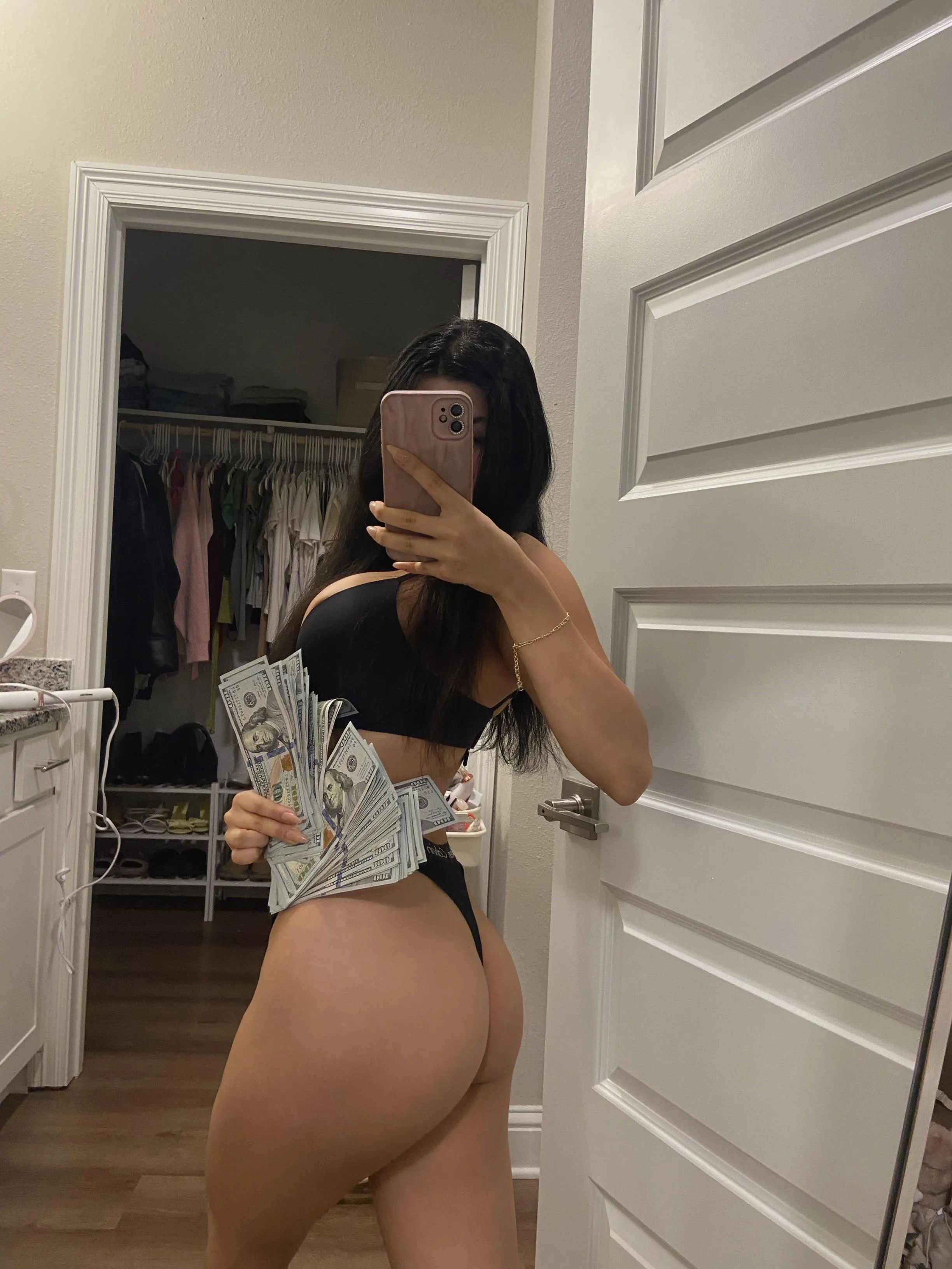 I could literally make you fuck me in front of your wife and cheat on her 🤤