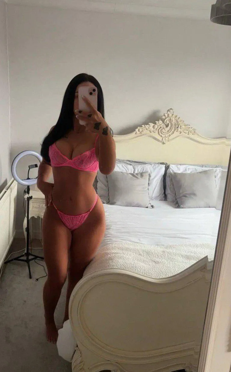 I don't love to wear bikini , i love being naked :)