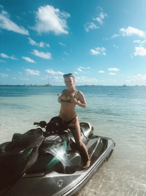 I showed my tits for a free jet ski ride 😈