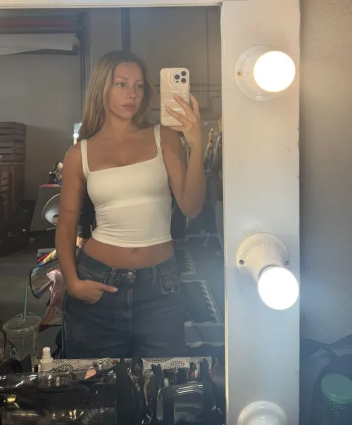 Looks amazing that white tshirt | ig storie