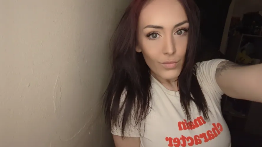 tell me how beautiful I am and send your whole paycheck 🤭💅🏻