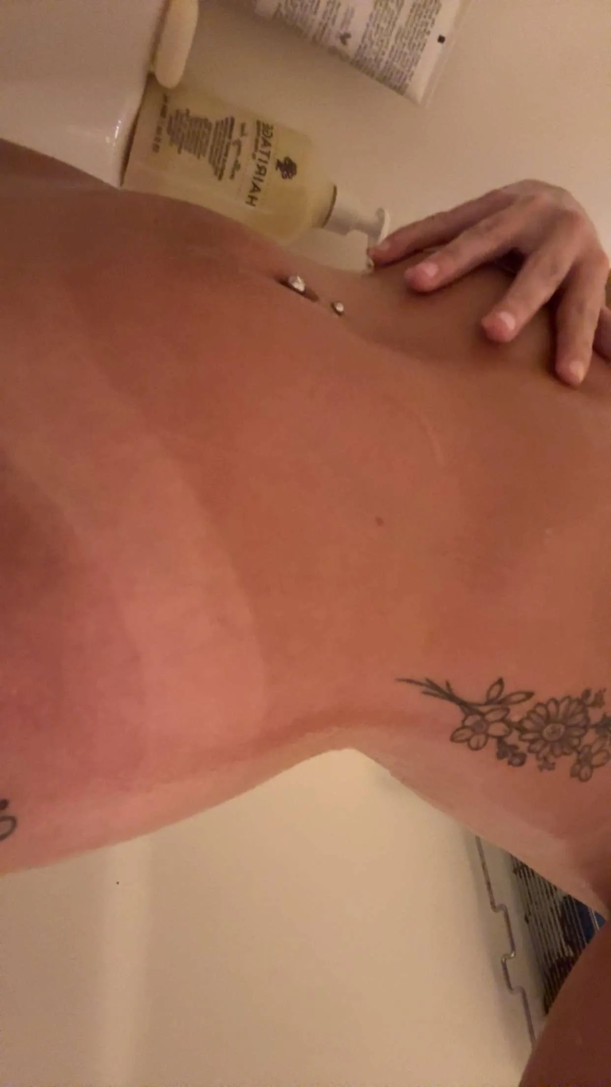 18f any girls my age wanna see more ;)