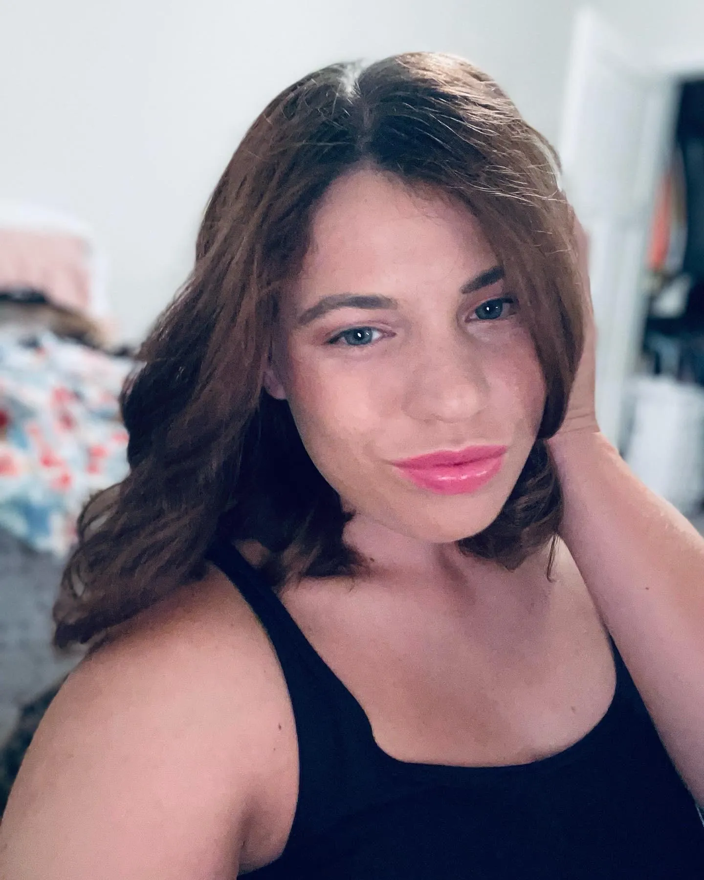 Coming to a domme empty handed is a crime. Coming to a domme empty handed is a crime.