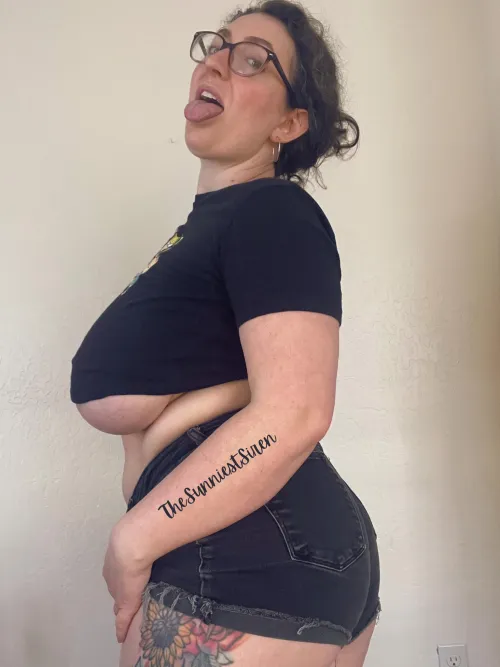 Worship and adore your big titty goddess 💋