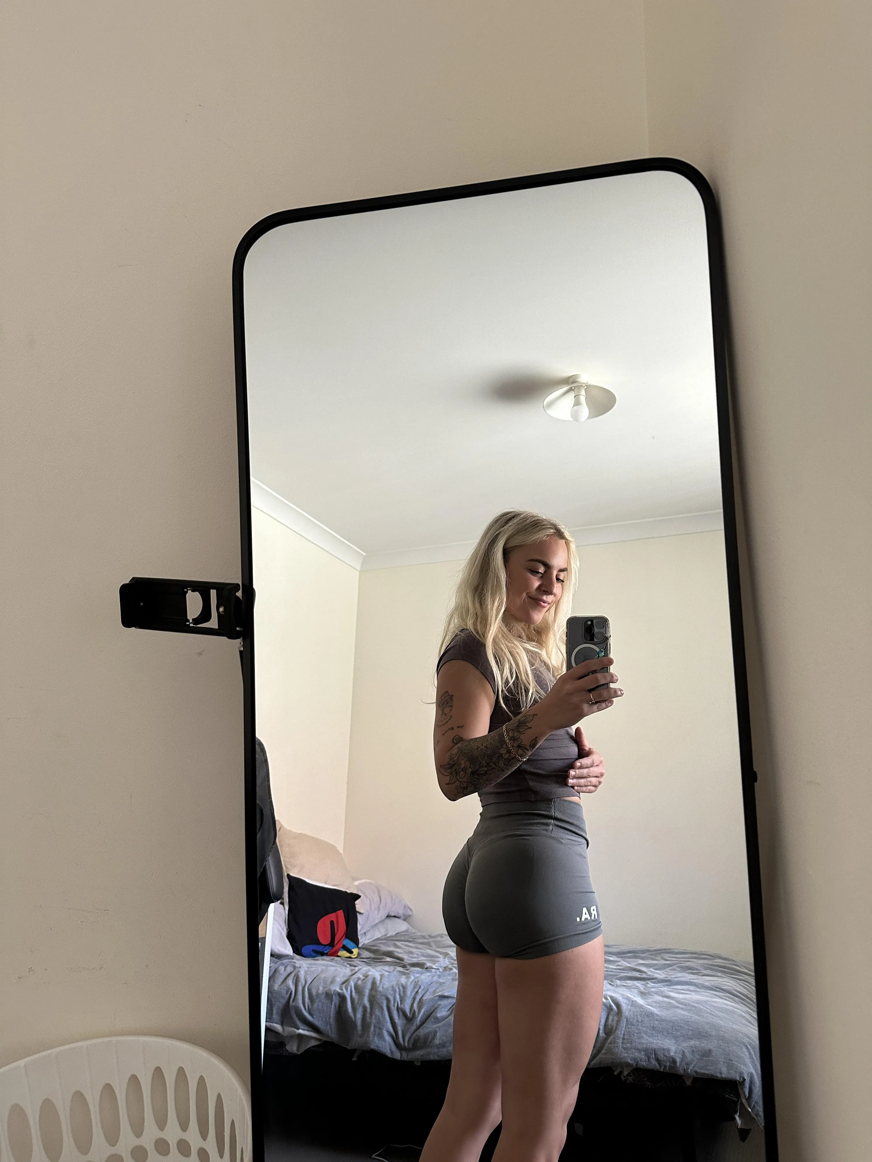 Be honest, would you jerk off to my nudes if i send you some