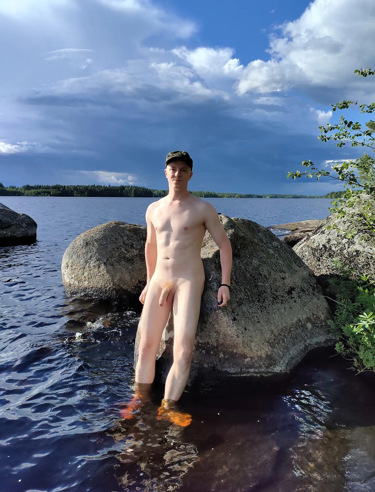 Being nude outside is the best feeling ever :)