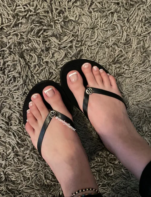 Black Flip Flops 🖤with French Tips 🤍