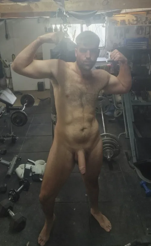 Getting it done in the gym 💪😜