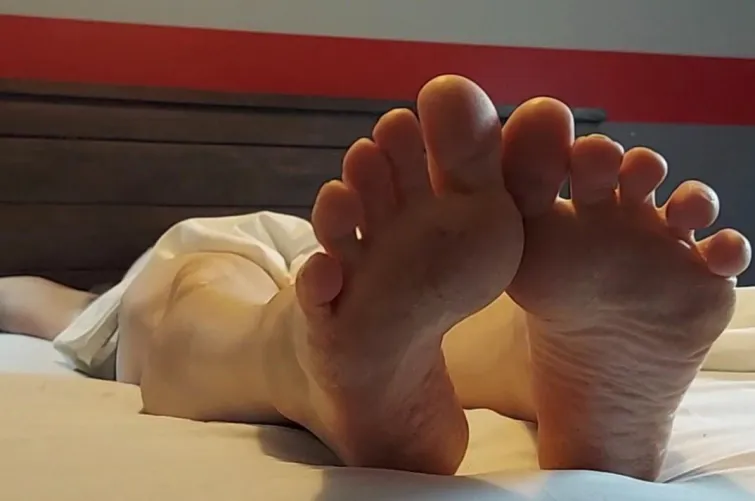 Good morning boys. Who wants to suck my toes?