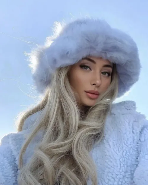 I know you’re feeling weak, and lurking just isn’t scratching that itch anymore. Let me scramble up that brain while I talk to you about how I will spend all of your money today.