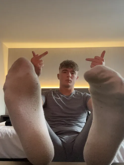 I sit back you worship and send that paycheck, jump in my DMs $😈