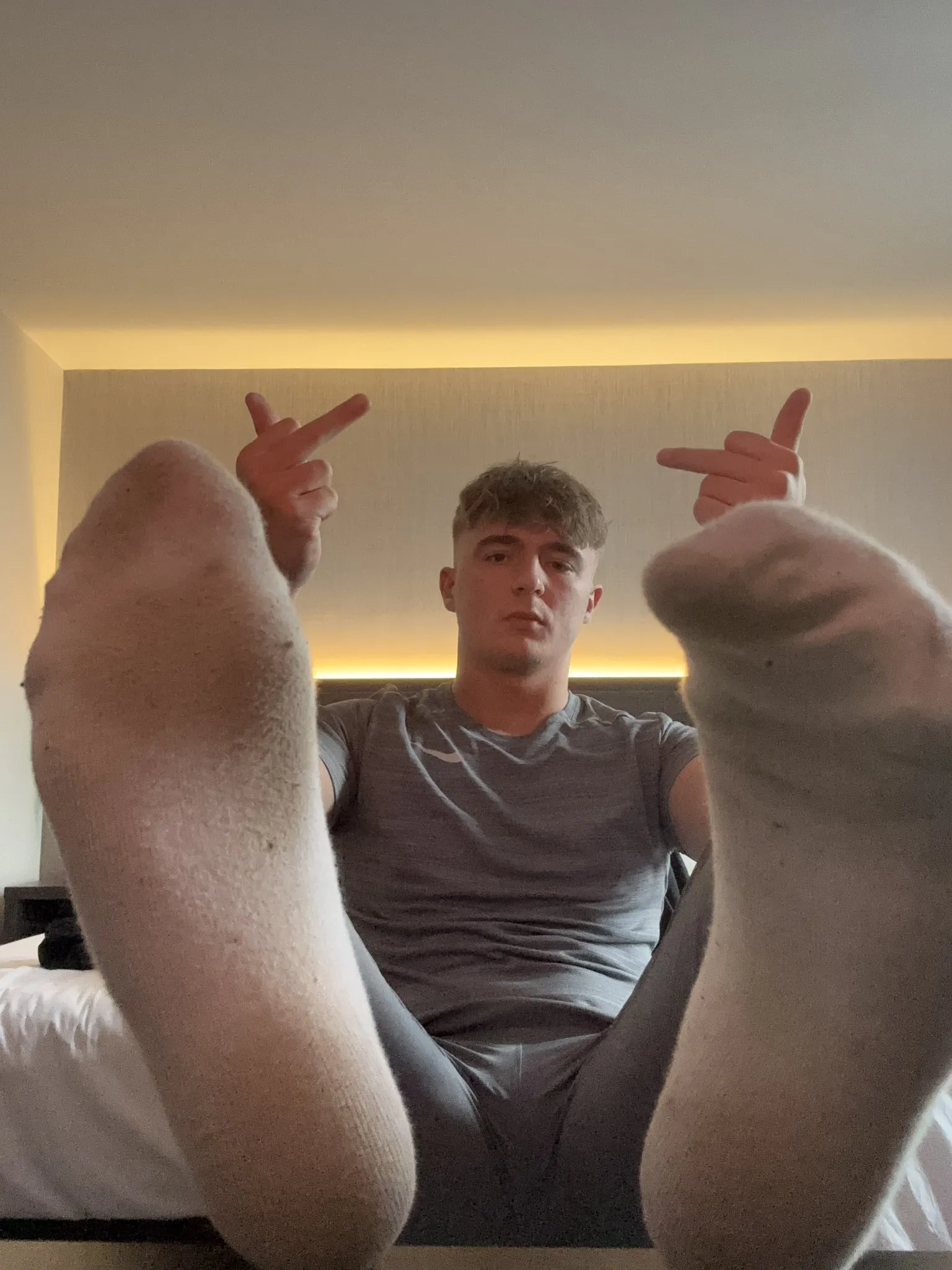 I sit back you worship and send that paycheck, jump in my DMs $😈