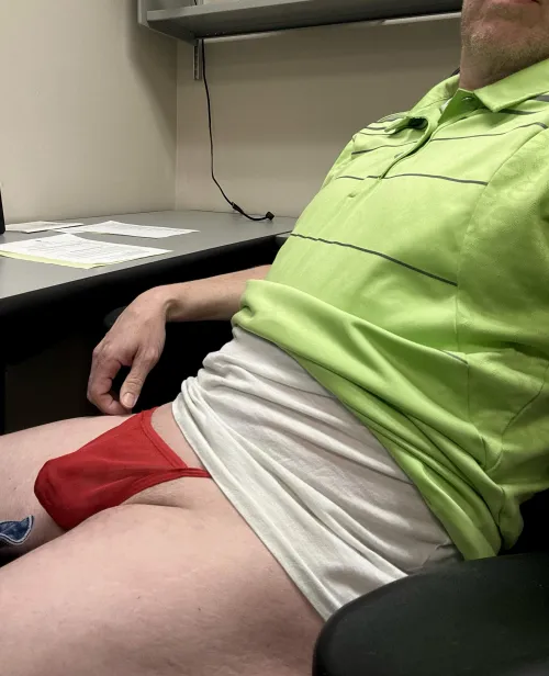 Is this appropriate work place attire?😜