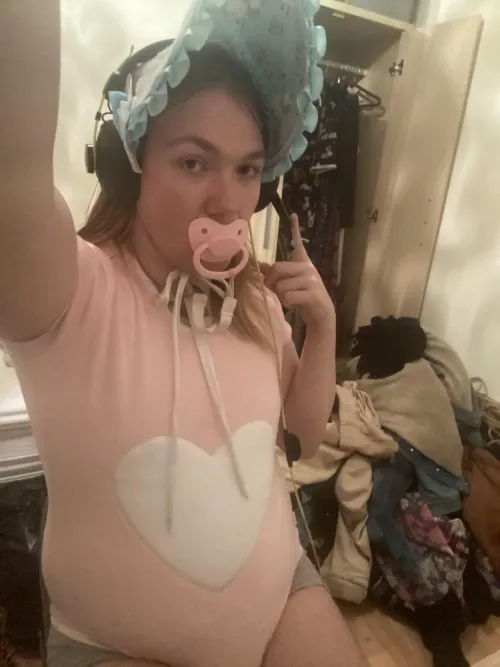 Just ordered pizza so…. do I change before going out to get it from the delivery guy or no? 😇