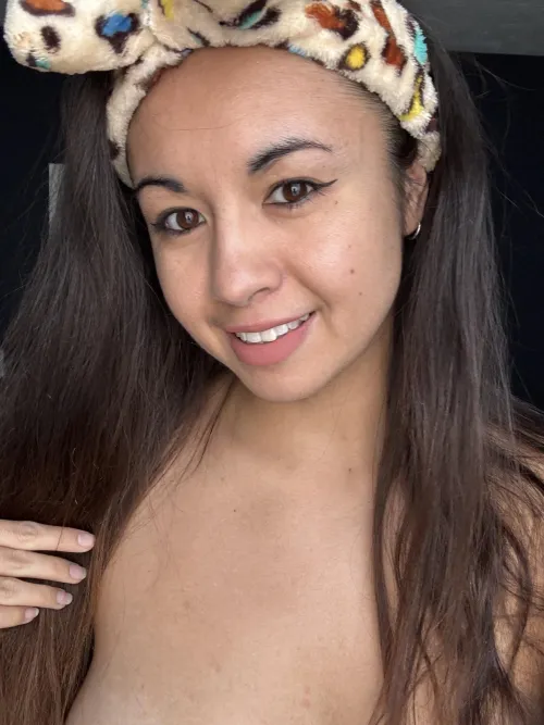 Keeping my hair out so you can see my pretty face.