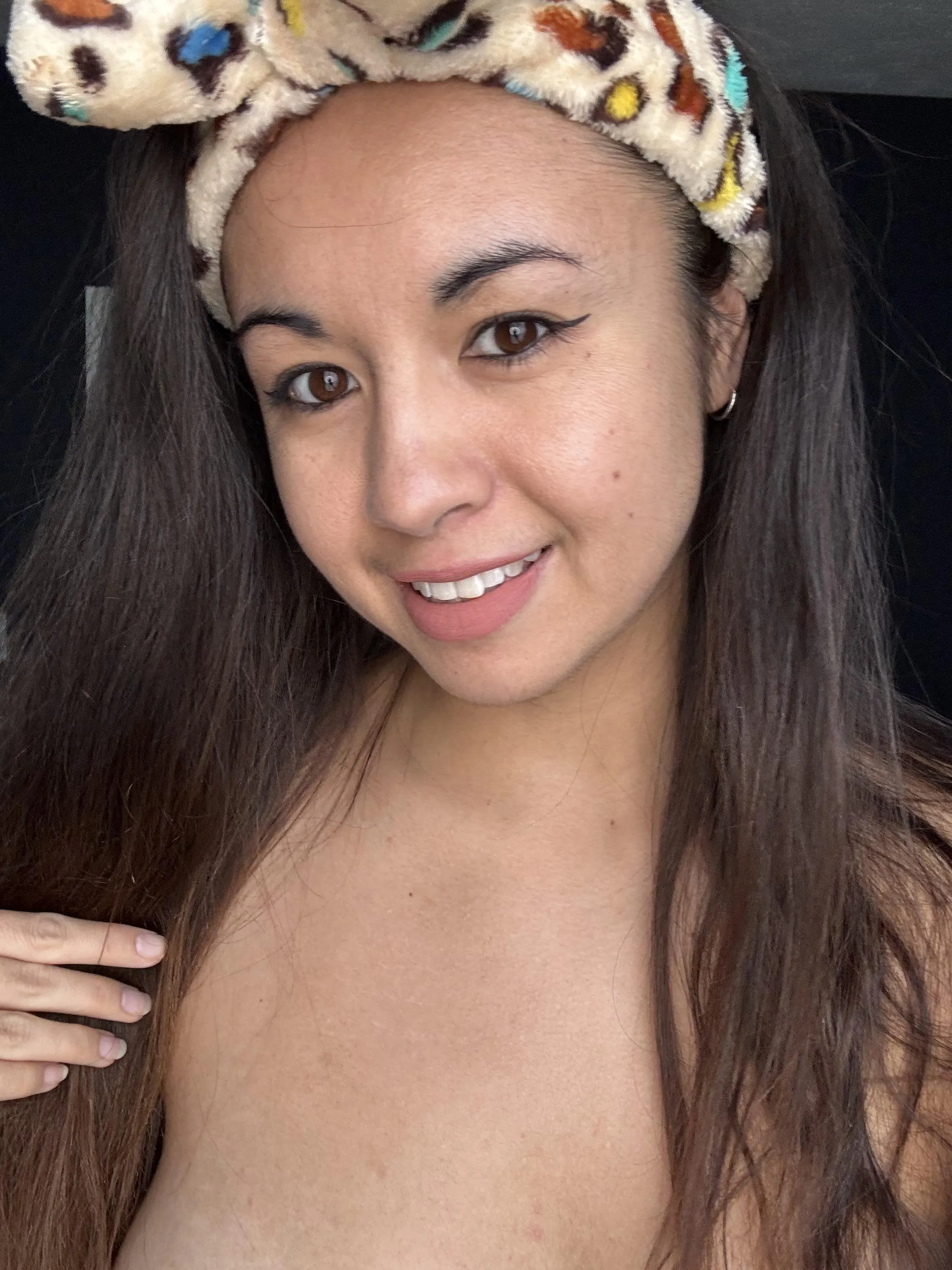 Keeping my hair out so you can see my pretty face.