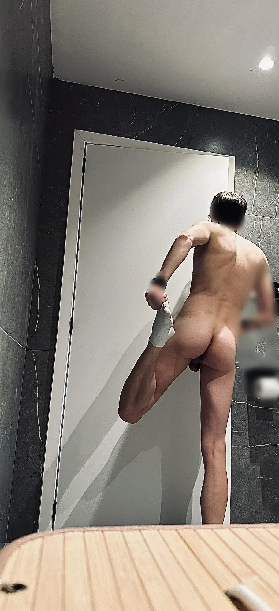 No I’(m) not stretching, I’m in a hurry.