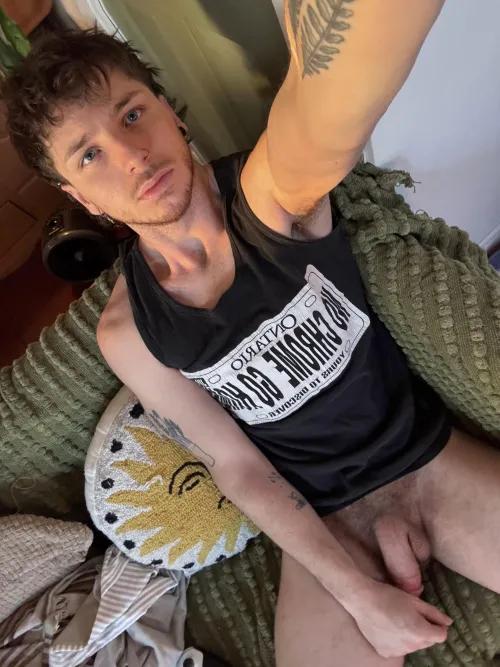 refusing to put on pants today 😤