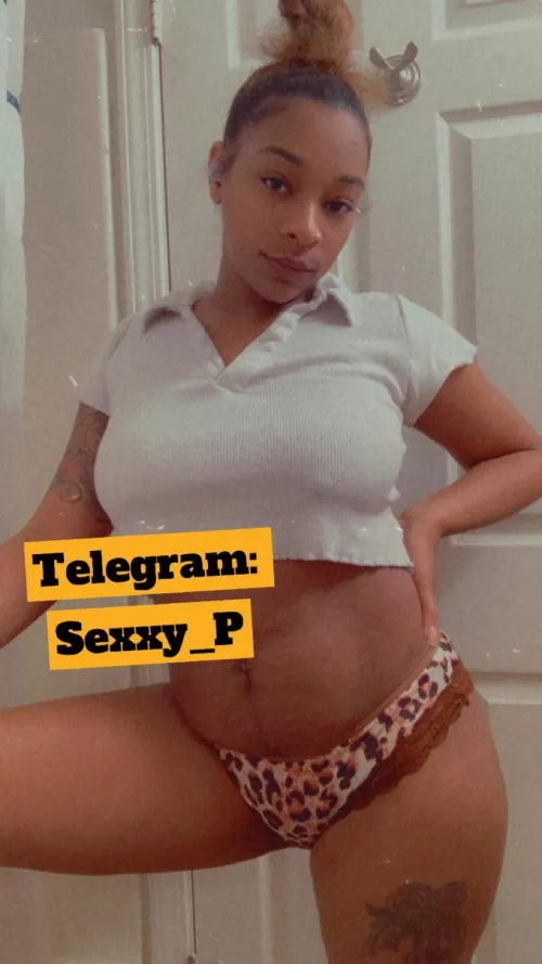 Sexting w/ live pics & vids