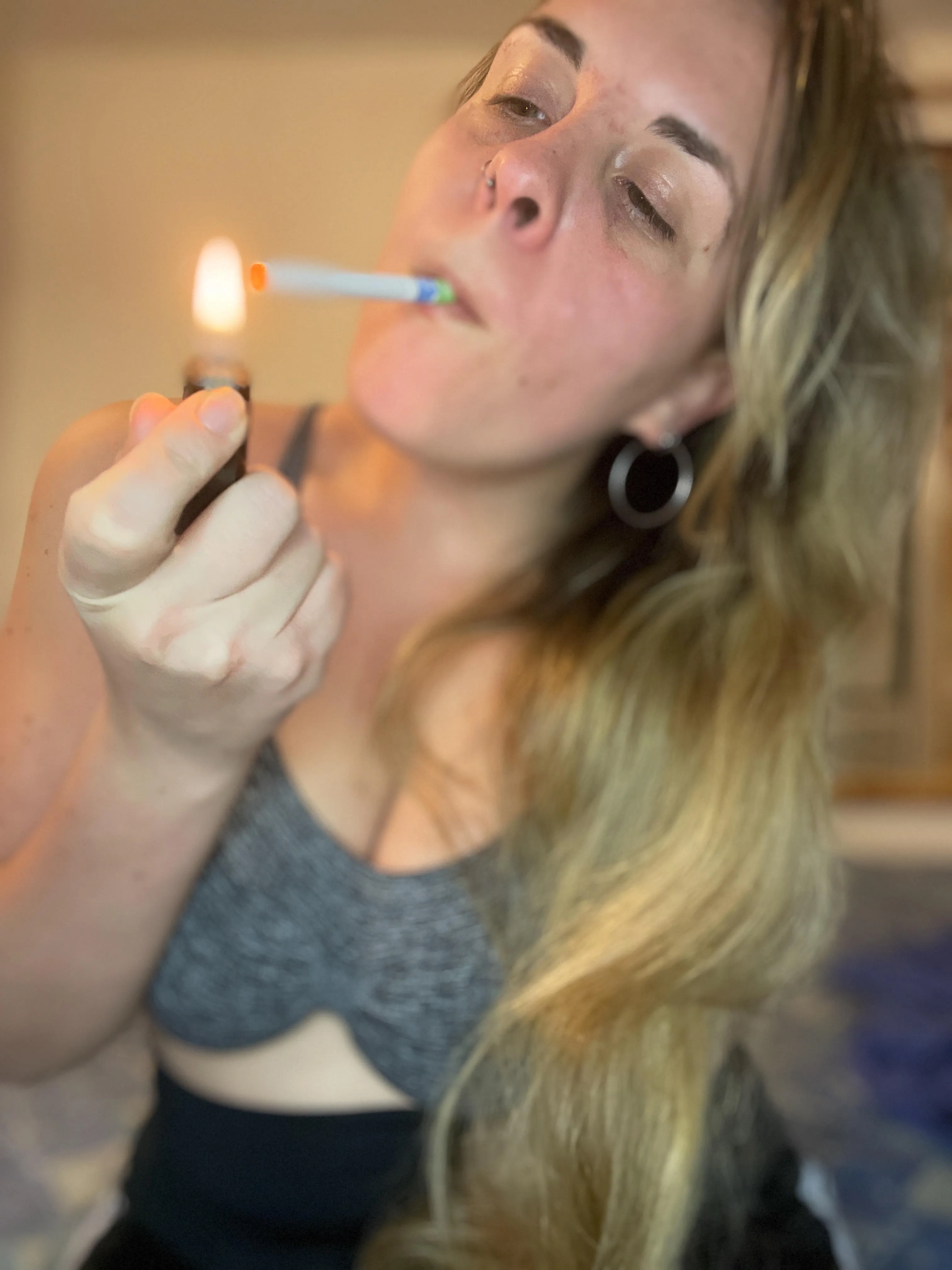 Smoking makes women sexier