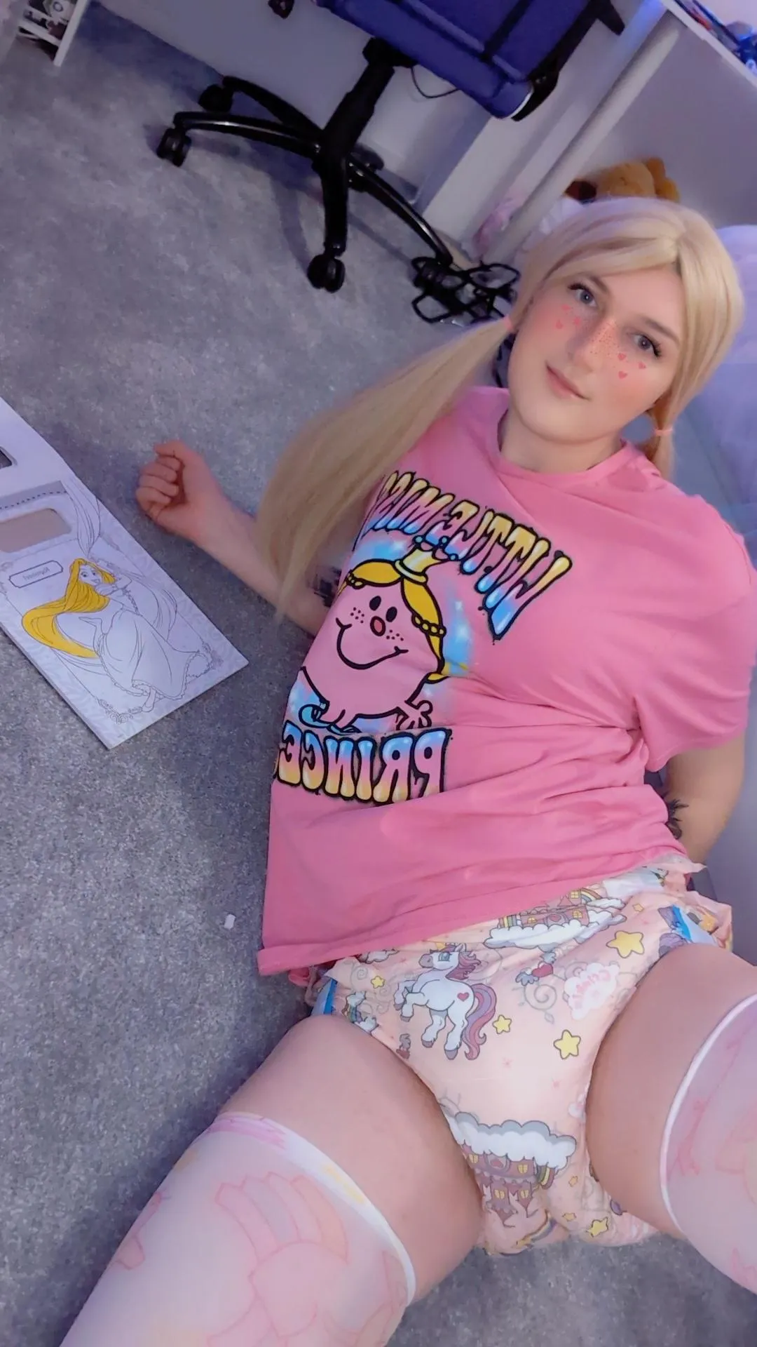 Soaked diapers and colouring is the best way to spend the day 🩷