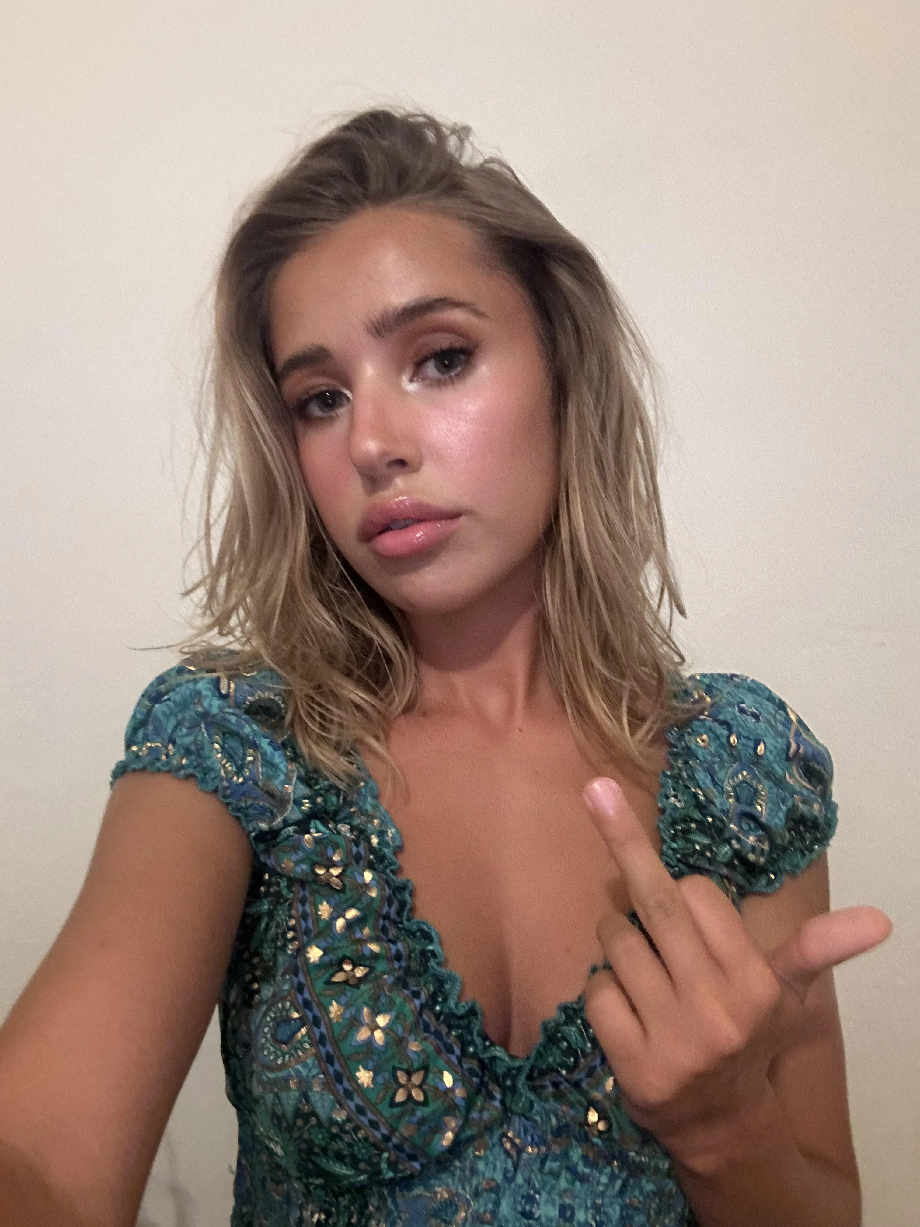 Stroke to my middle finger you freak