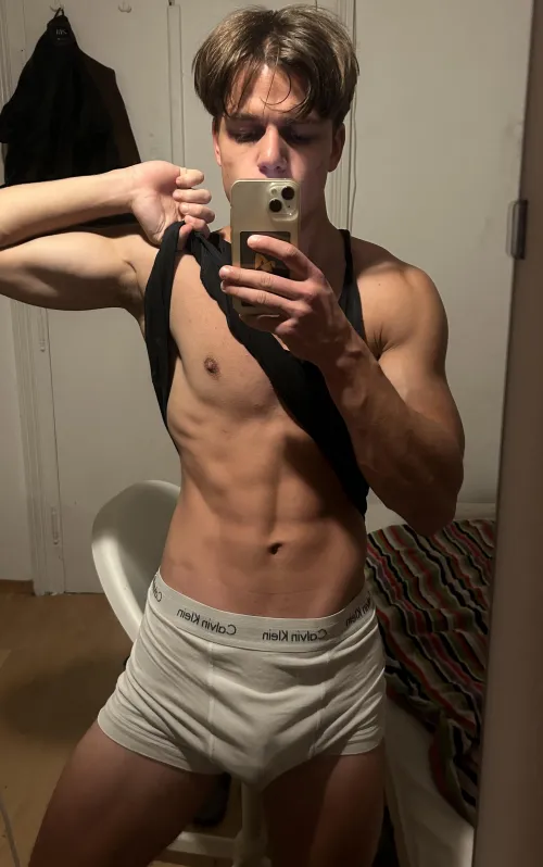 [20]Rate my morning bulge from 1 to 10